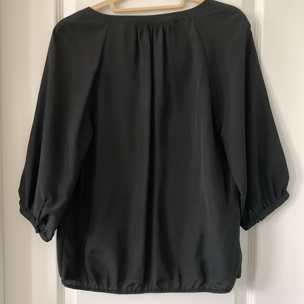 NWT LOFT Black Split Neck 3/4 Length Sleeves 100% Polyester Blouse Size MP - Picture 13 of 16